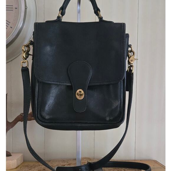 Coach Handbags - Coach Vintage Black Station Leather Ladies Purse